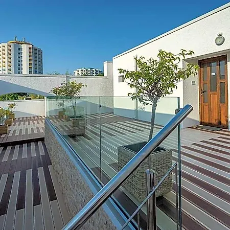 Hotel Mera Constanta